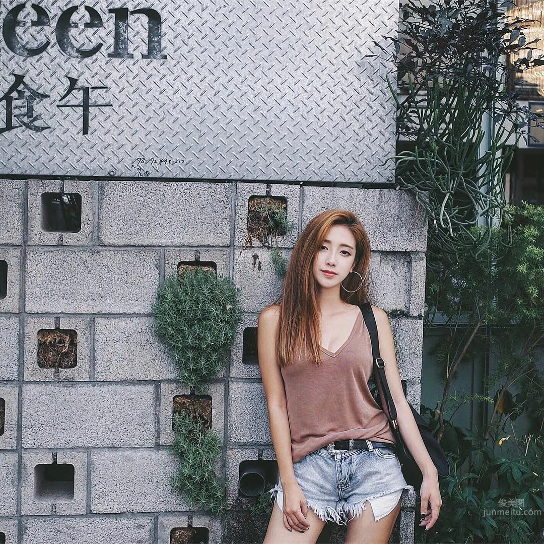 長腿正妹呂妍芯 身材出衆氣質迷人 32
