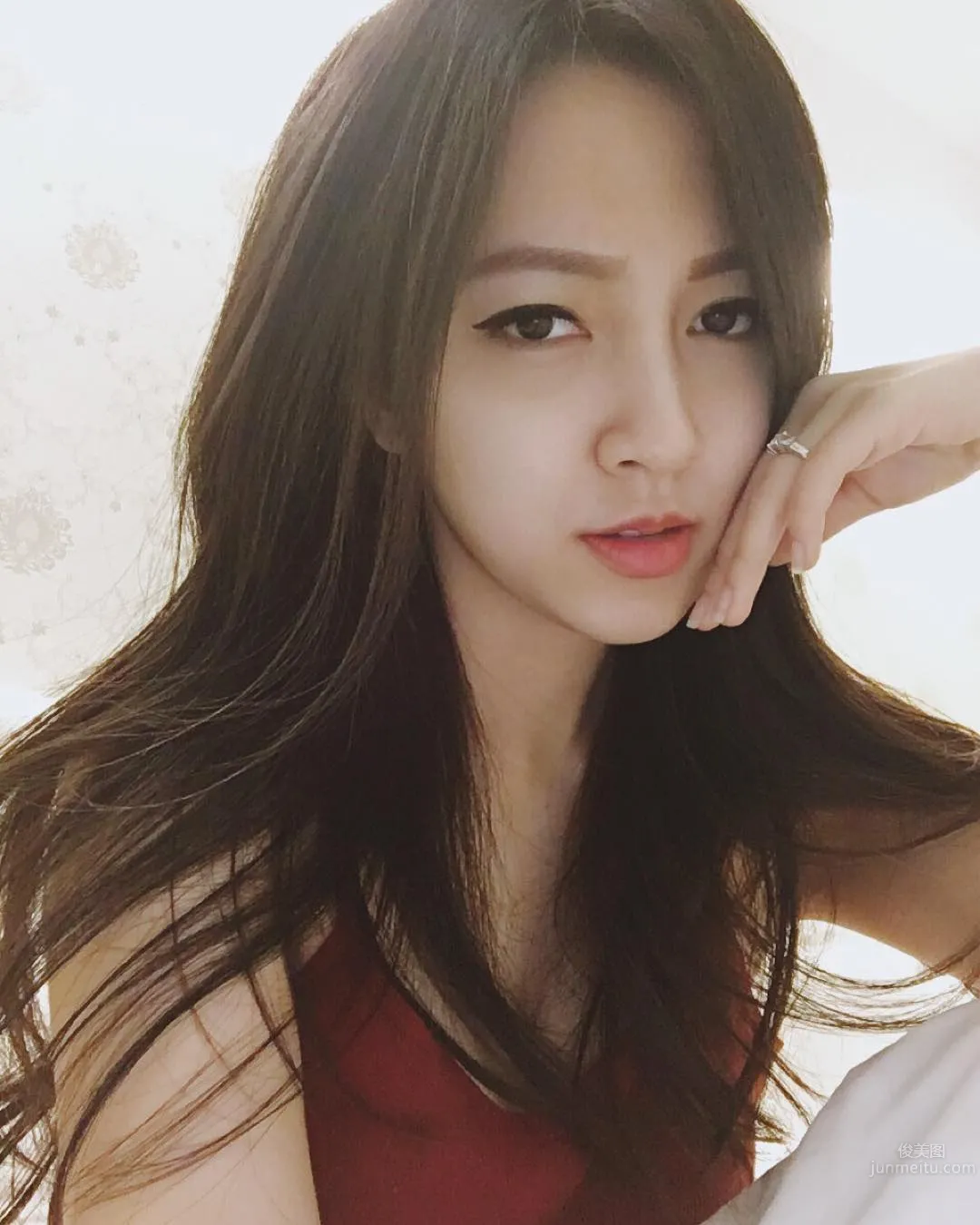 Vietnamese Mature Woman Jessie Luong: A Beauty with Off-the-Charts Cool Elegance photo 3