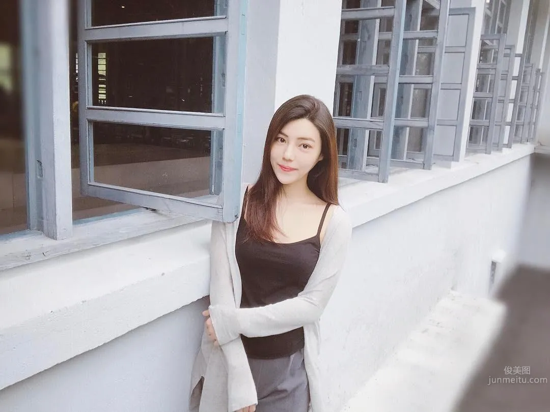 China Airlines Flight Attendant Livia Rong, Elegant Beauty Super Eye-Catching photo 30