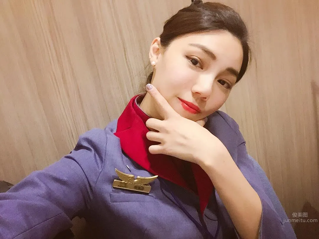 China Airlines Flight Attendant Livia Rong, Elegant Beauty Super Eye-Catching photo 22