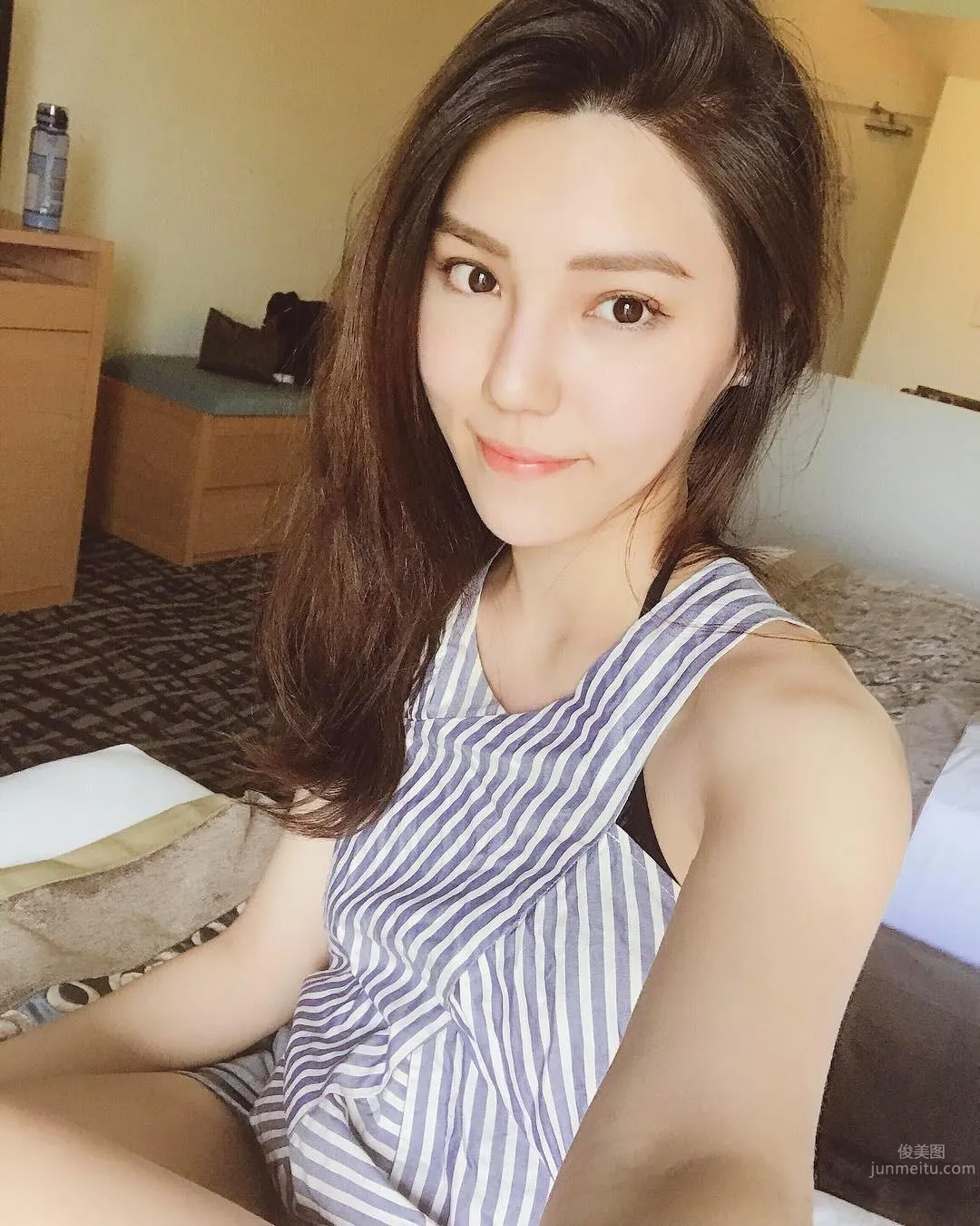 China Airlines Flight Attendant Livia Rong, Elegant Beauty Super Eye-Catching photo 32