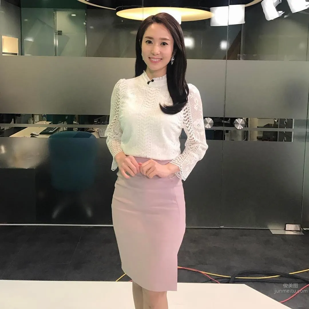 體育美女播報員鄭珠姬 氣質高雅身材高挑 5