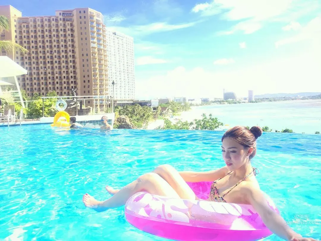 China Airlines Flight Attendant Livia Rong, Elegant Beauty Super Eye-Catching photo 11