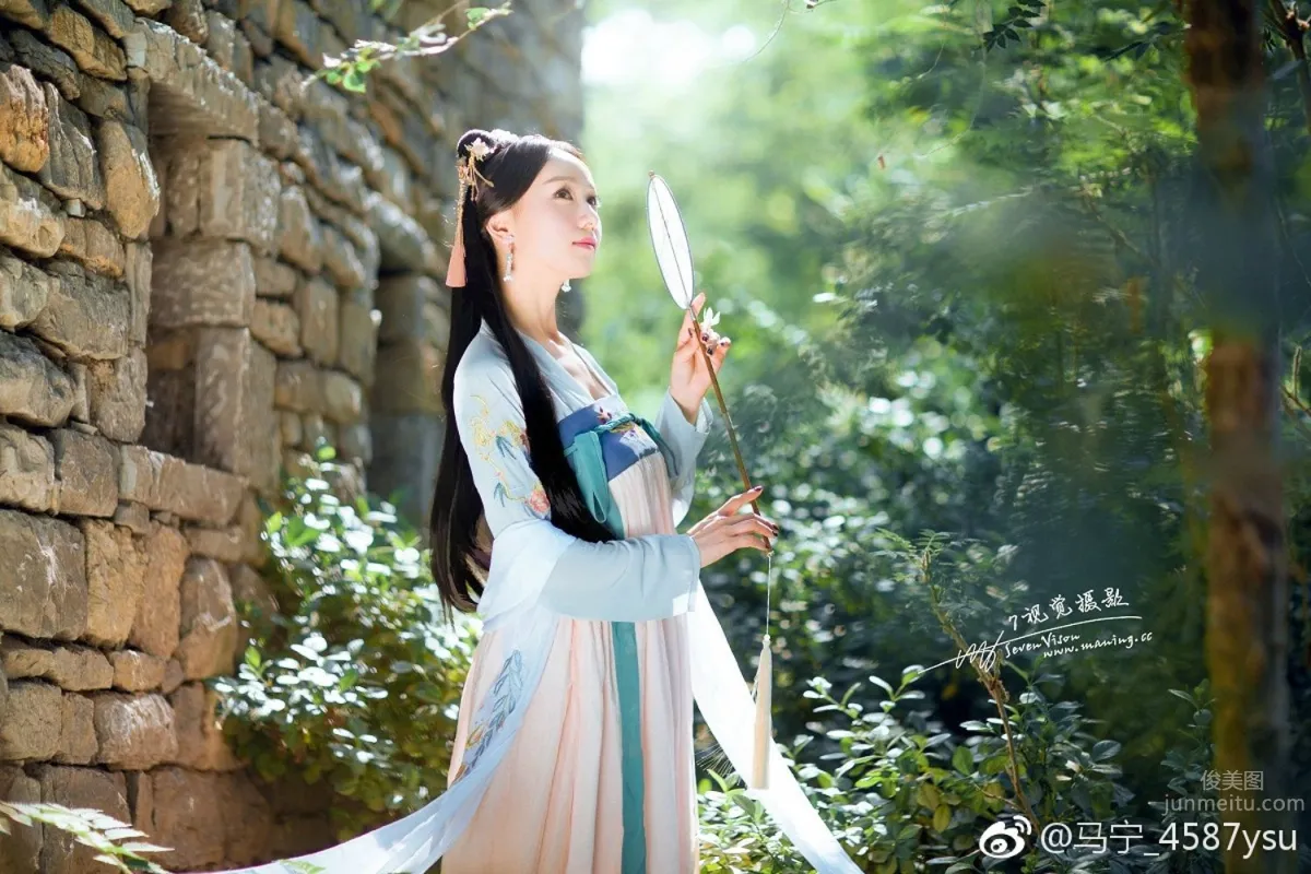 Classical Beauty Audrey Ru, Elegant Bearing Across Ten Miles of Peach Blossoms photo 1