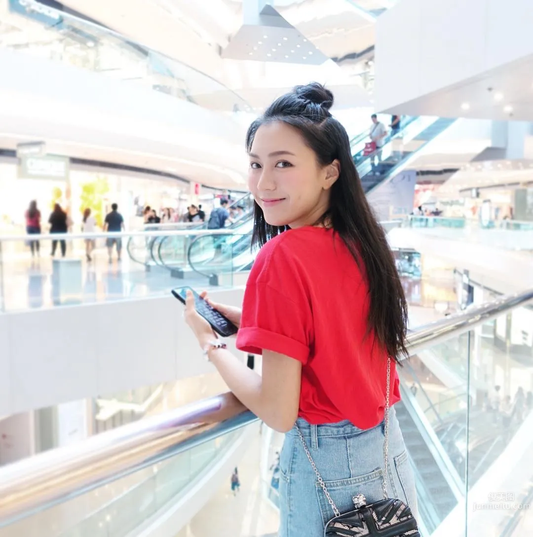 Hong Kong Model Zhang Xinxin Eye-Catching Street Photos photo 23