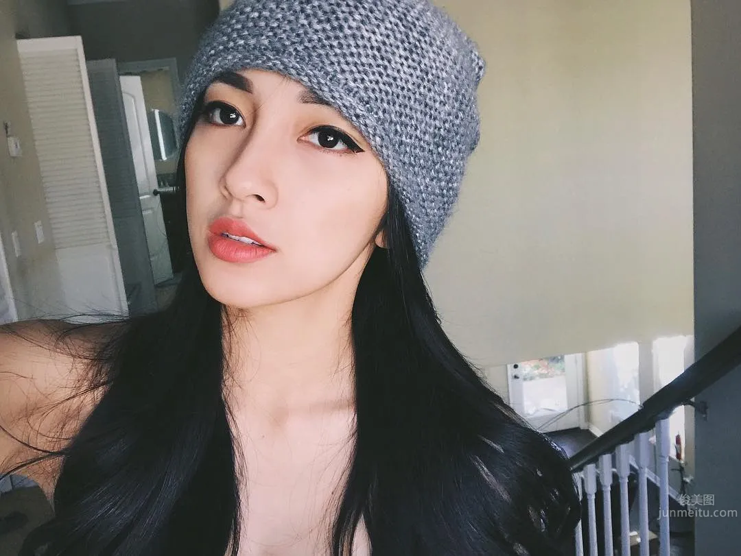 Vietnamese Mature Woman Jessie Luong: A Beauty with Off-the-Charts Cool Elegance photo 20