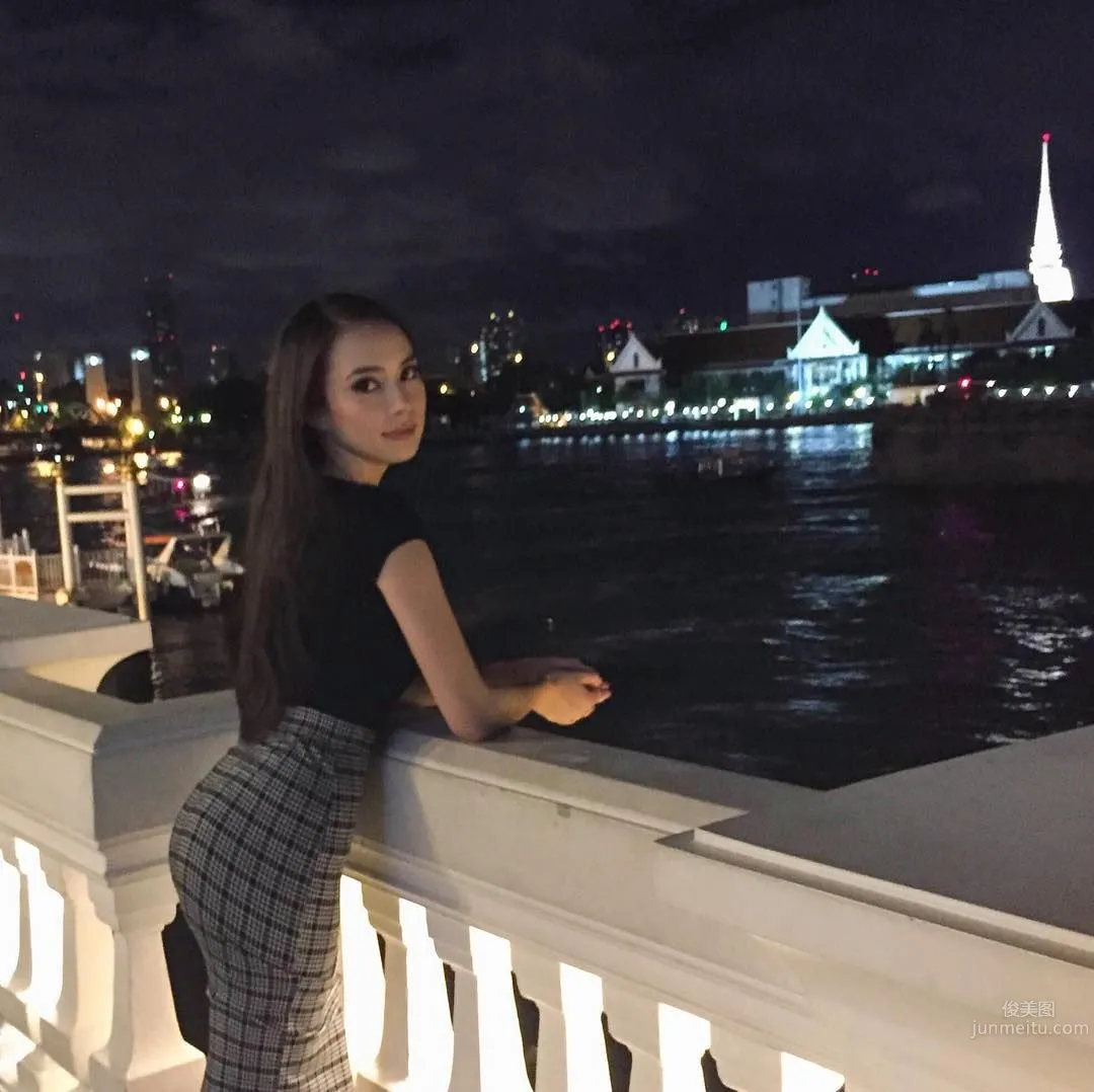 Thai Beauty Luna Ploy, Sexy Bikini Perfect Curves photo 2