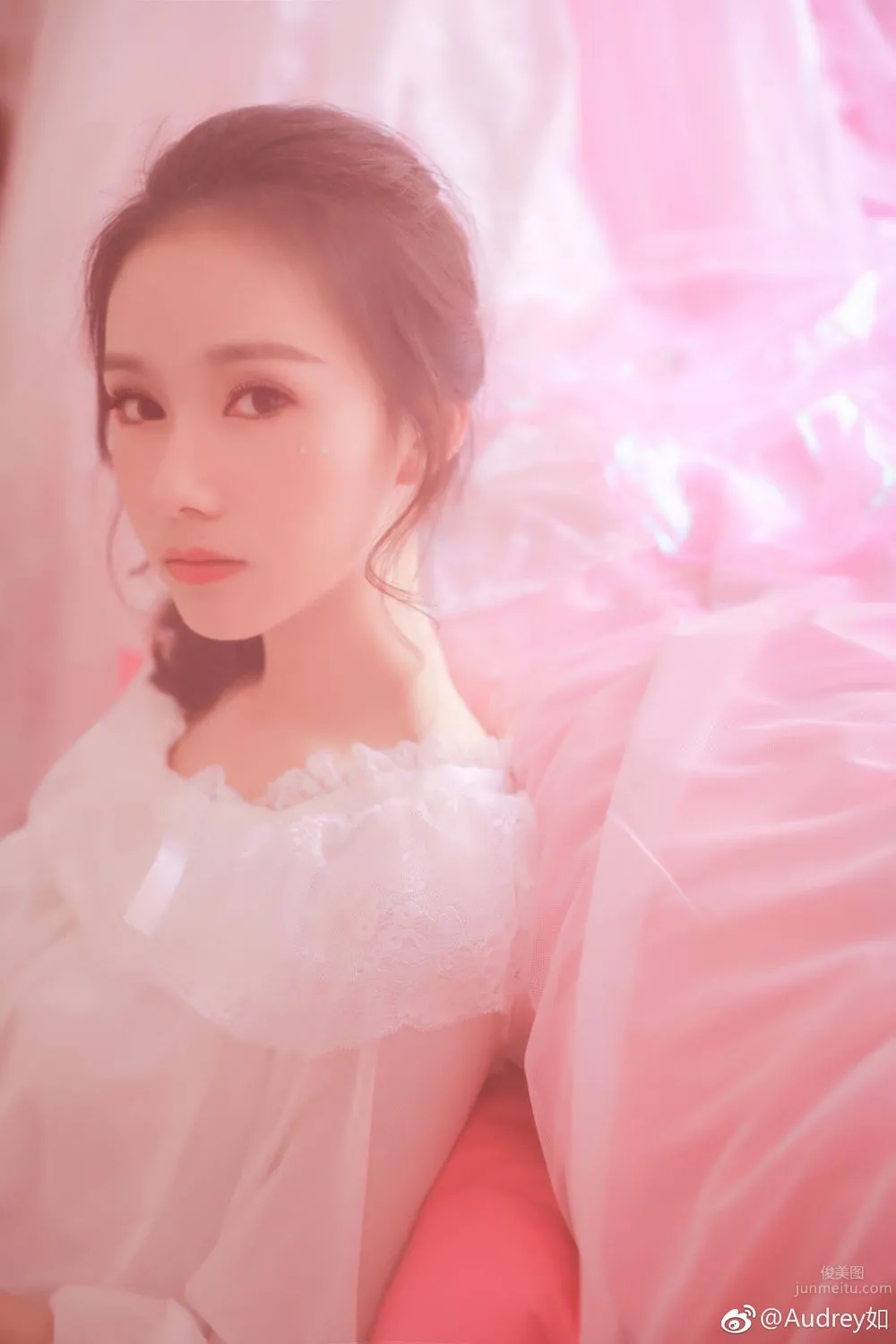Elegant Beauty Audrey Ru, Fresh Street Snap and Beautiful Home photo 11
