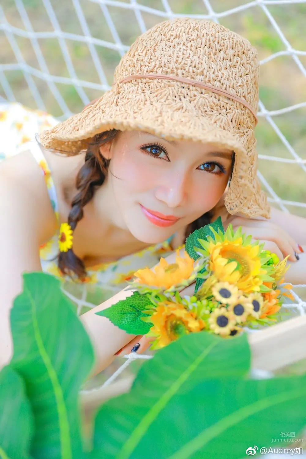 Elegant Beauty Audrey Ru, Fresh Street Snap and Beautiful Home photo 4