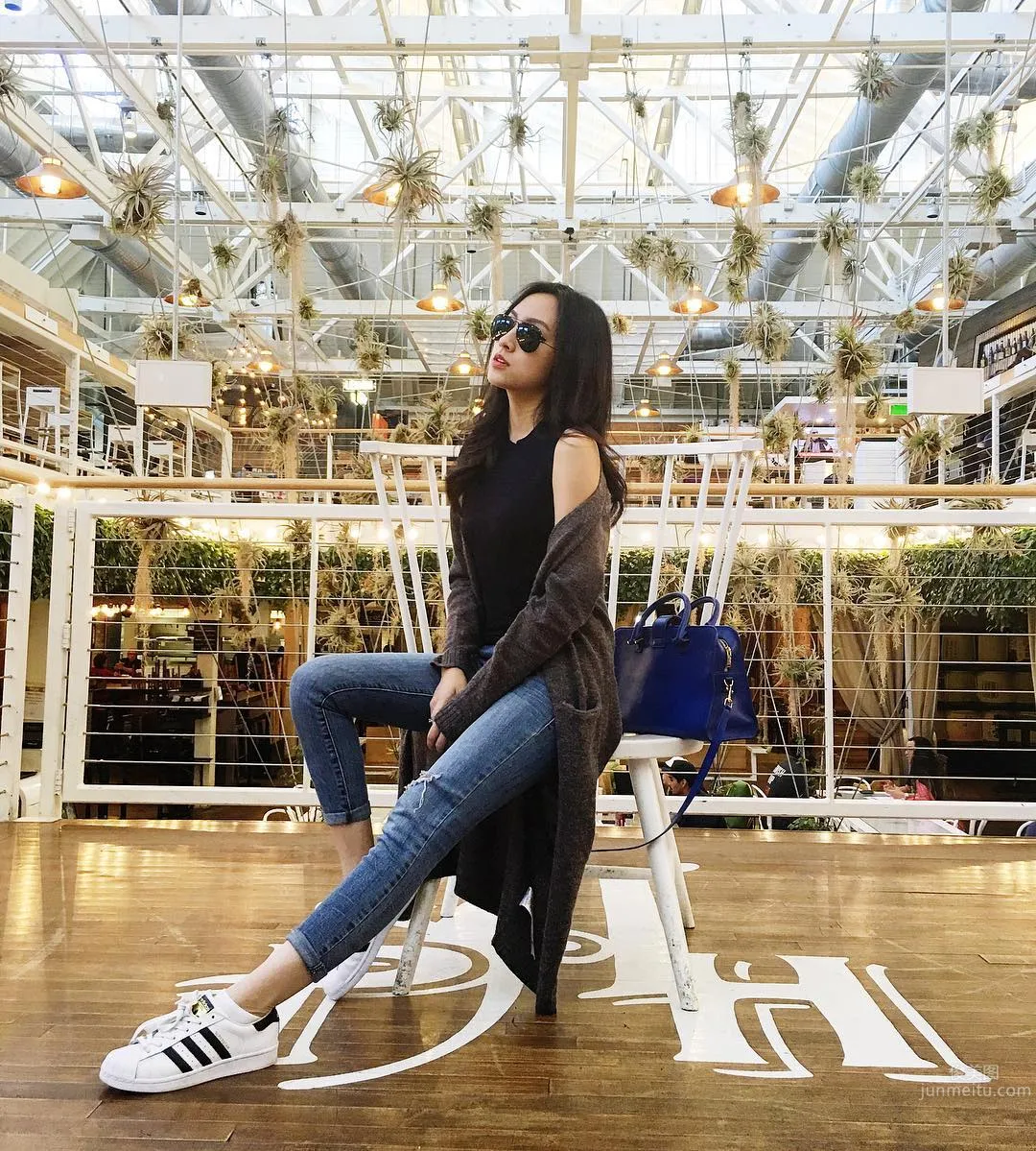 Vietnamese Mature Woman Jessie Luong: A Beauty with Off-the-Charts Cool Elegance photo 4