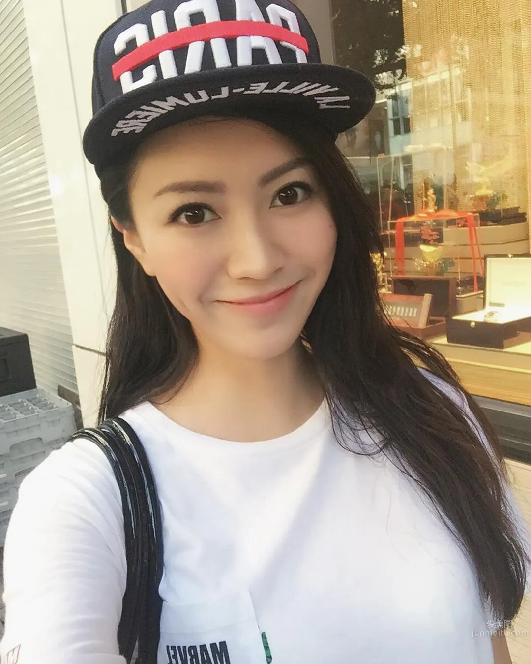 Hong Kong Model Zhang Xinxin Eye-Catching Street Photos photo 8