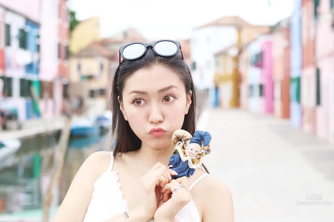 Hong Kong Model Zhang Xinxin Eye-Catching Street Photos photo 4