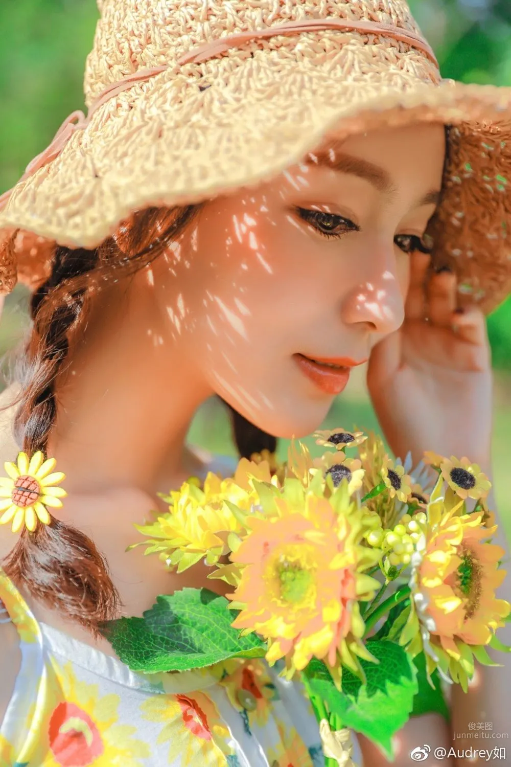 Elegant Beauty Audrey Ru, Fresh Street Snap and Beautiful Home photo 5