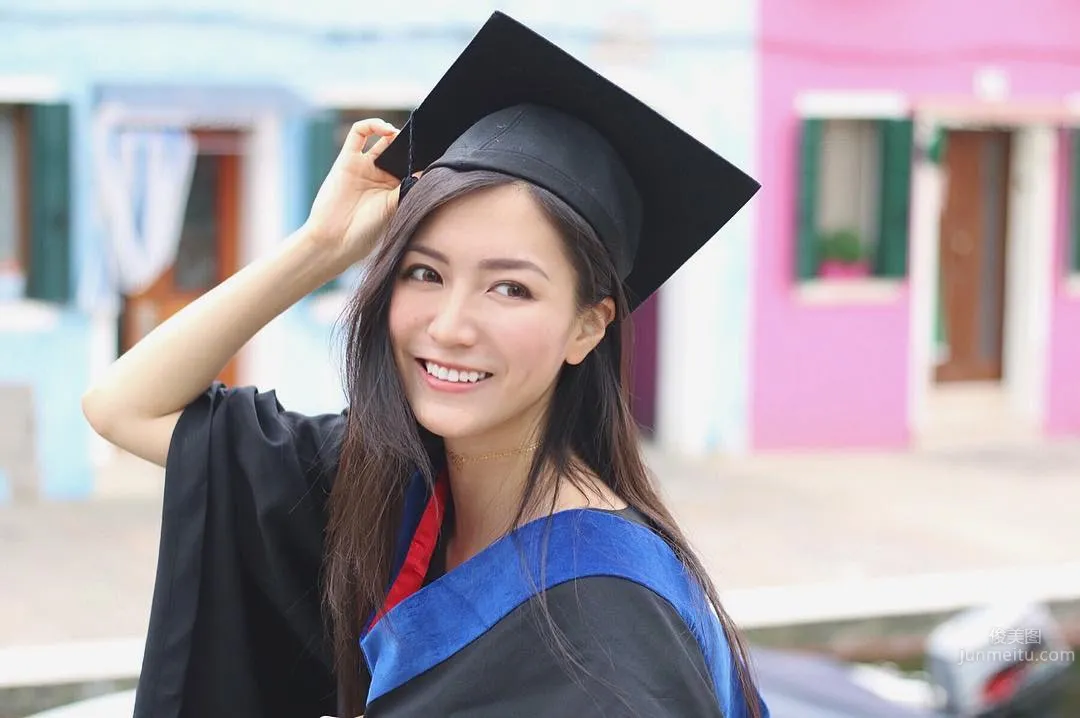 Hong Kong Model Zhang Xinxin Eye-Catching Street Photos photo 24