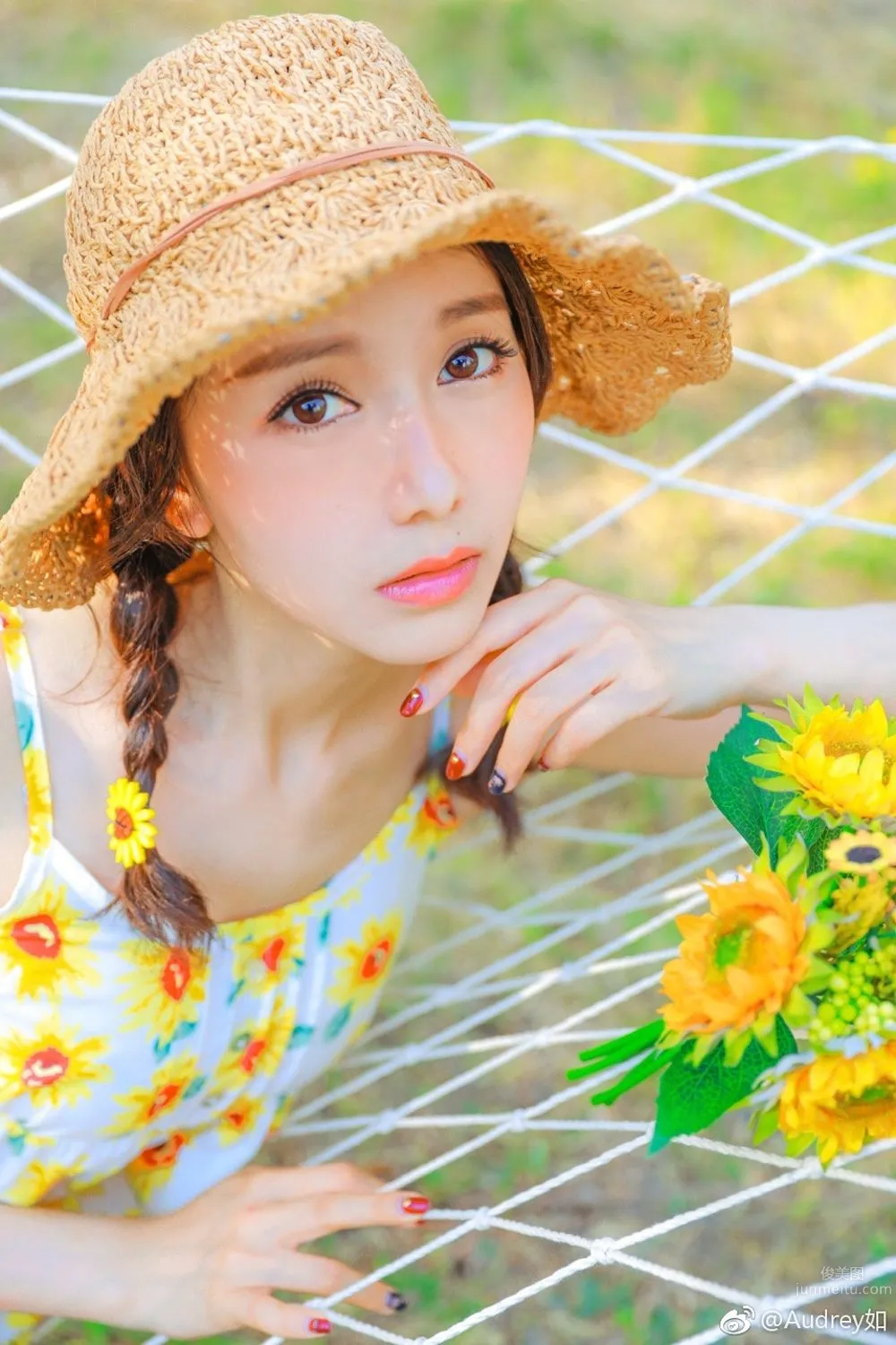 Elegant Beauty Audrey Ru, Fresh Street Snap and Beautiful Home photo 3