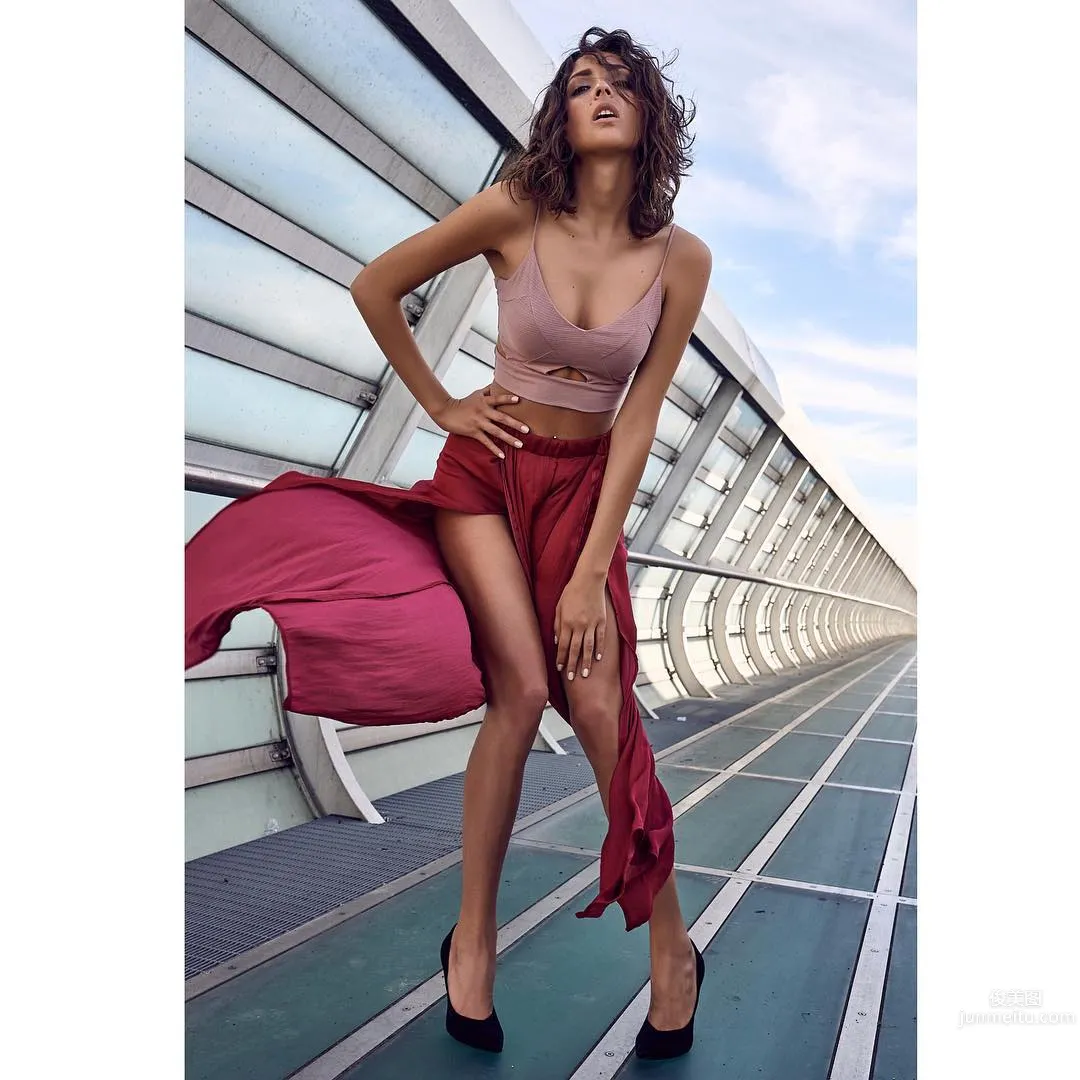 9頭身嫩模Erika Albonetti 意大利濃濃女人味 38