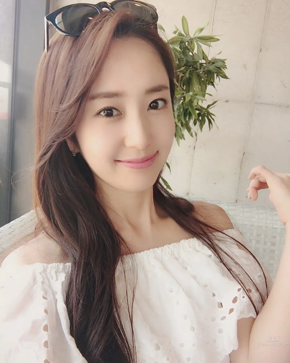 體育美女播報員鄭珠姬 氣質高雅身材高挑 8