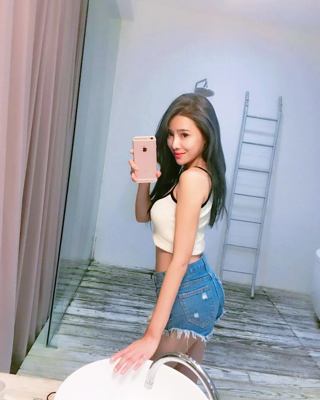 Candy Liu: Candy photo 15