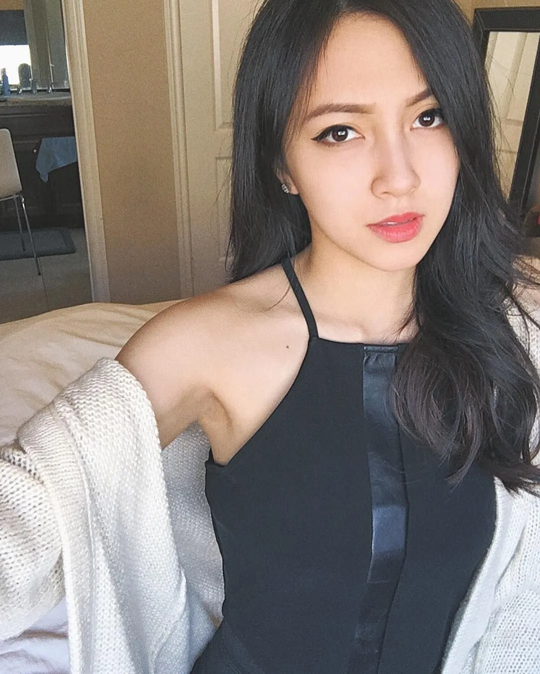 Vietnamese Mature Woman Jessie Luong: A Beauty with Off-the-Charts Cool Elegance photo 8