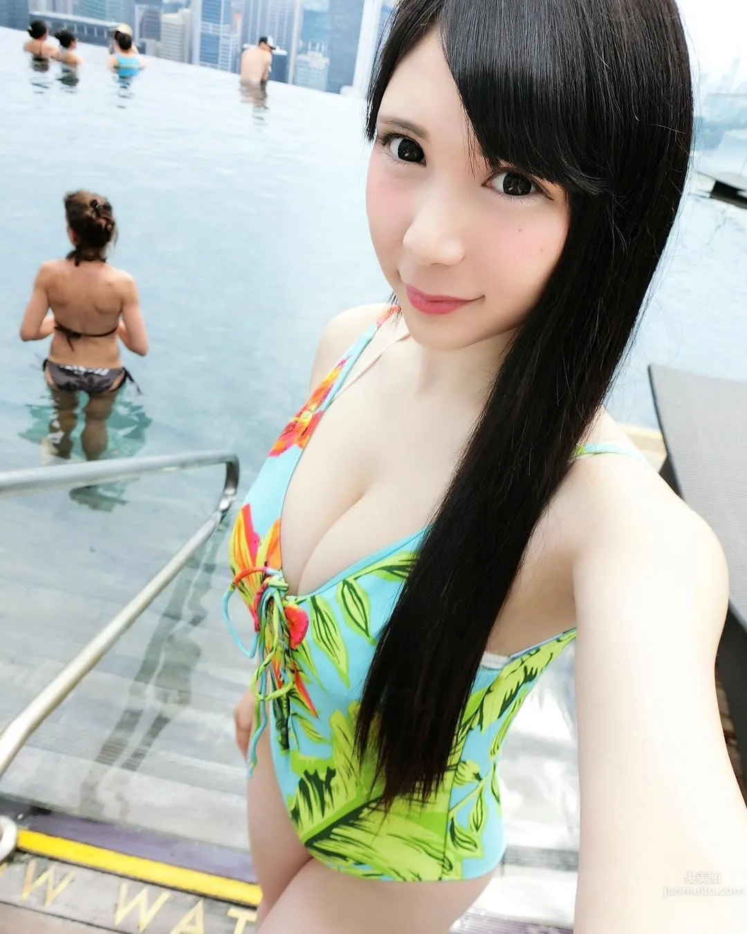 日本美女DJ Natsumi私房照 16