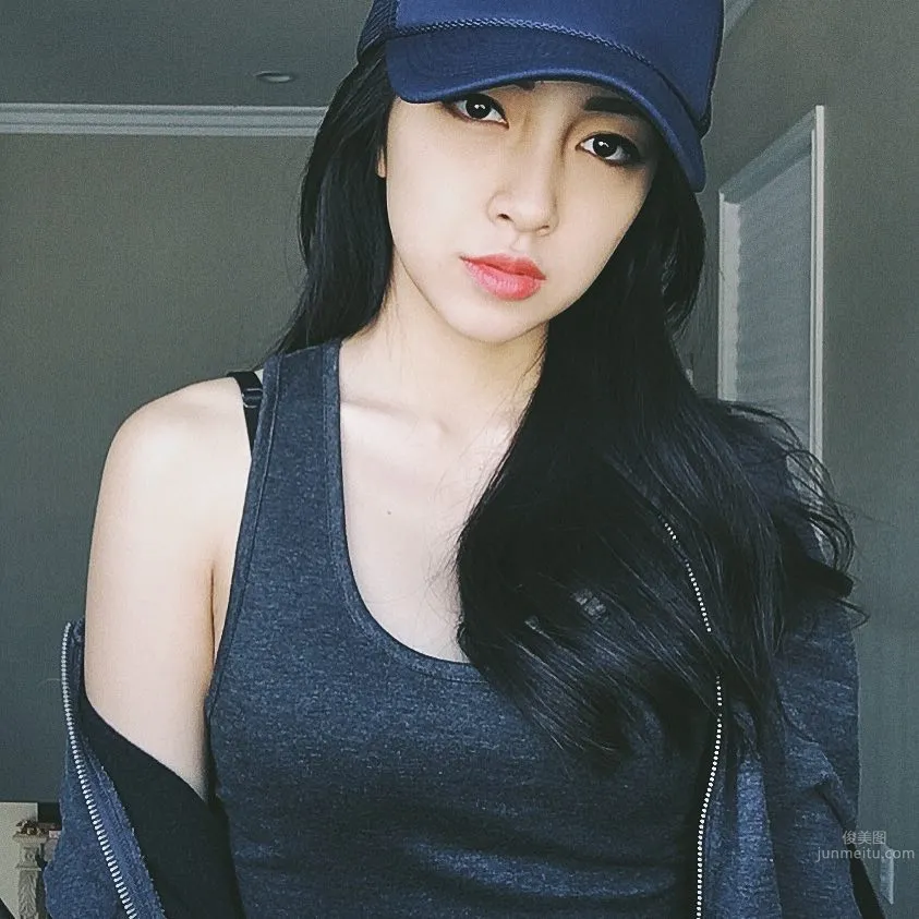 Vietnamese Mature Woman Jessie Luong: A Beauty with Off-the-Charts Cool Elegance photo 19