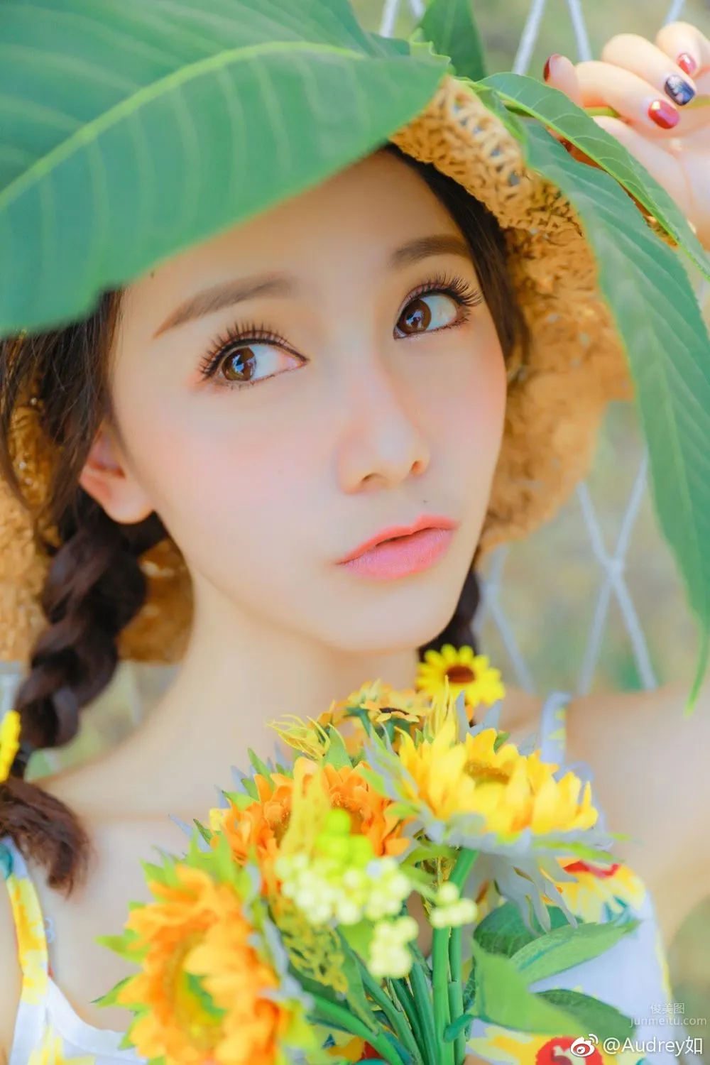 Elegant Beauty Audrey Ru, Fresh Street Snap and Beautiful Home photo 2