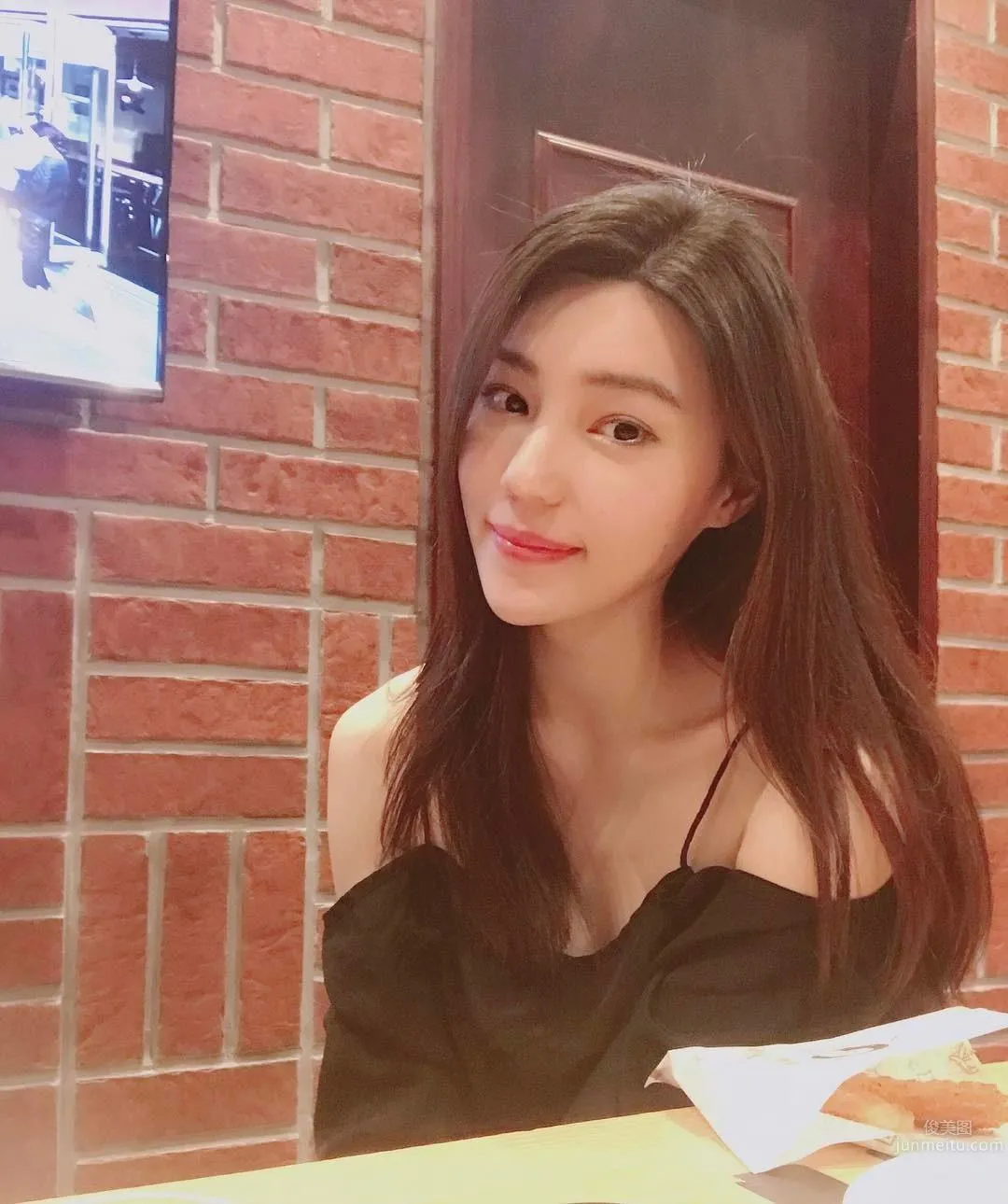 China Airlines Flight Attendant Livia Rong, Elegant Beauty Super Eye-Catching photo 27