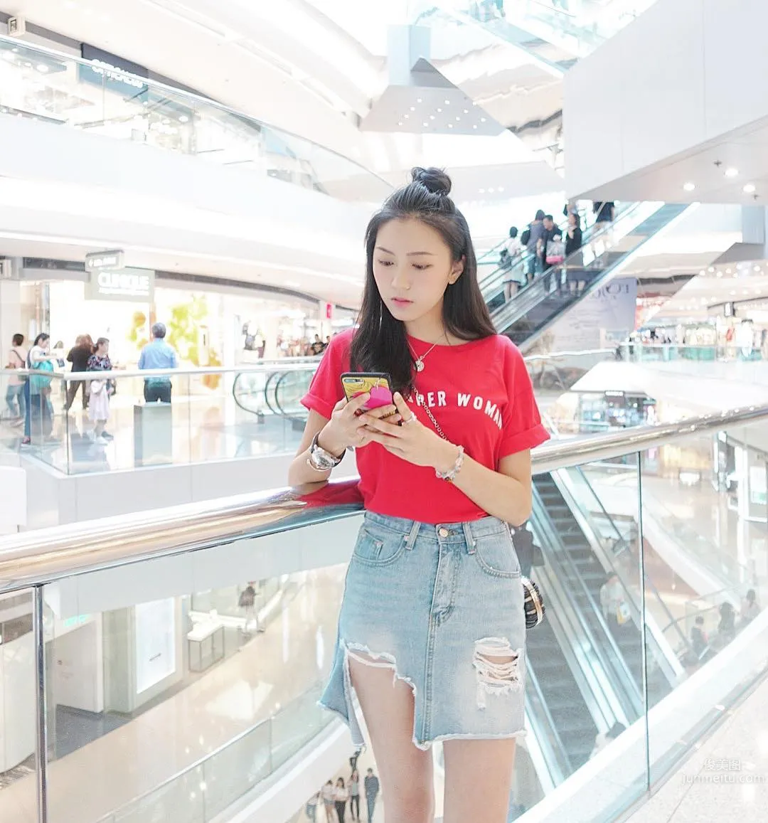 Hong Kong Model Zhang Xinxin Eye-Catching Street Photos photo 21