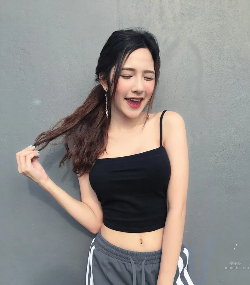曼谷校花Itim Atchara 靈動美麗落落大方 21