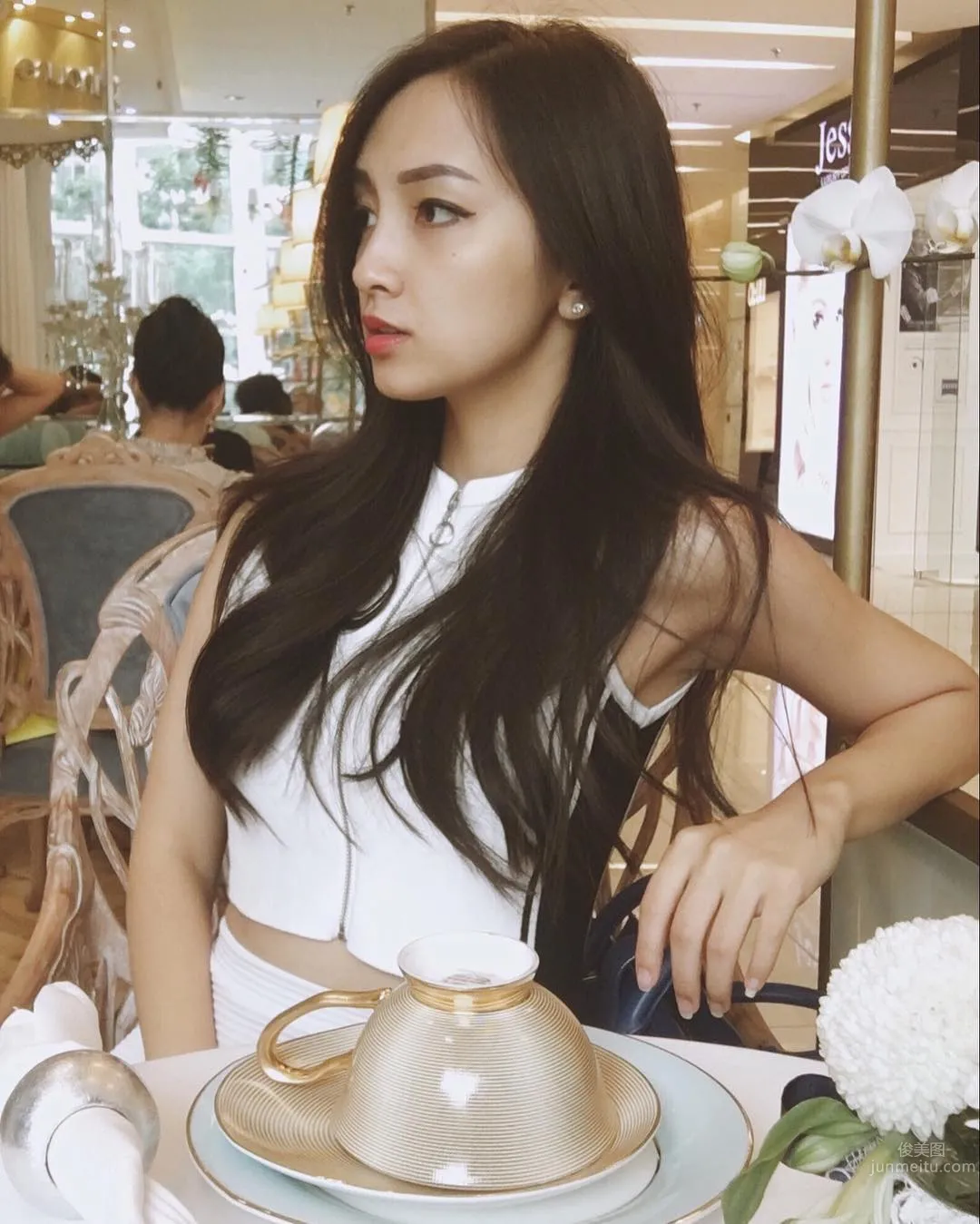 Vietnamese Mature Woman Jessie Luong: A Beauty with Off-the-Charts Cool Elegance photo 16