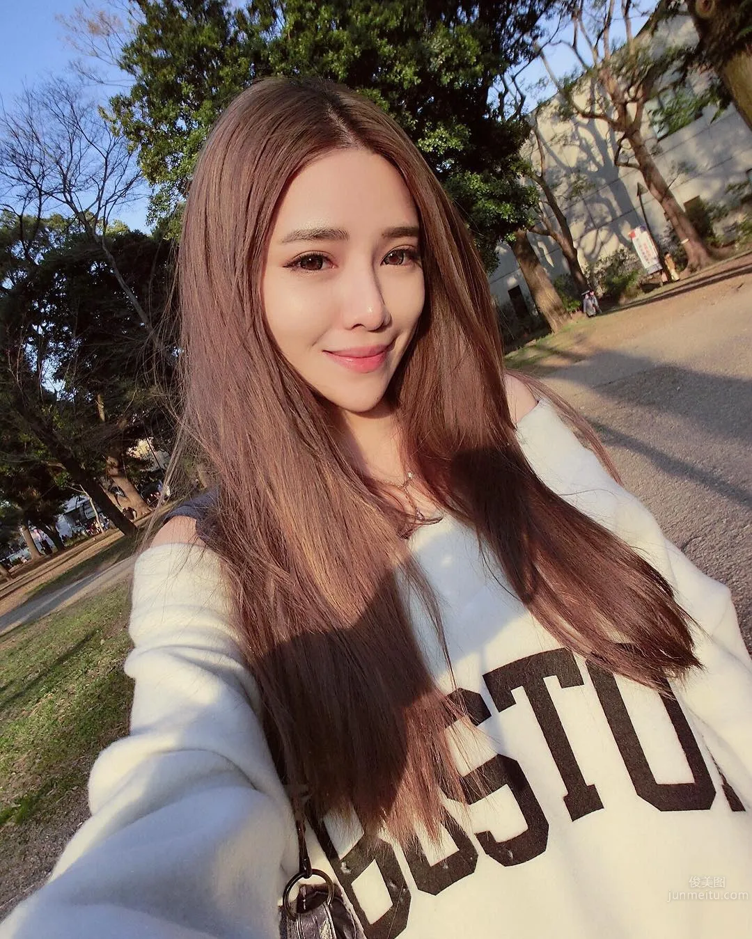Candy Liu: Candy photo 2