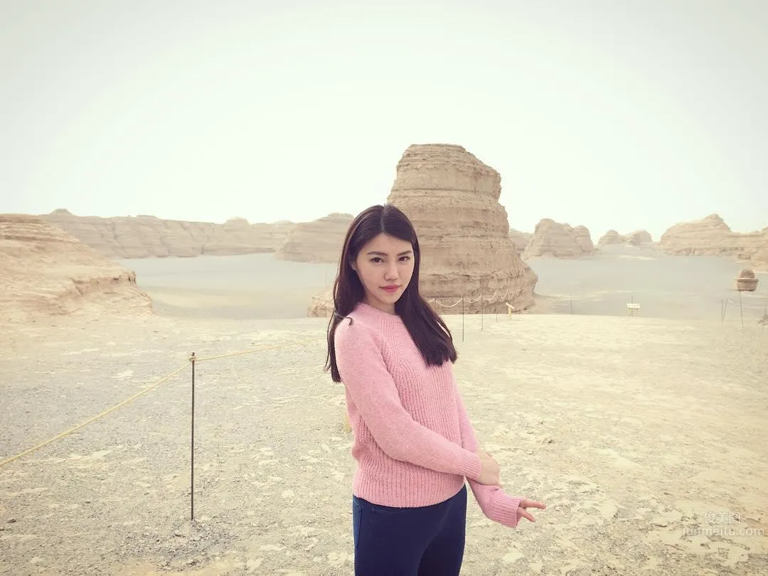 China Airlines Flight Attendant Livia Rong, Elegant Beauty Super Eye-Catching photo 2