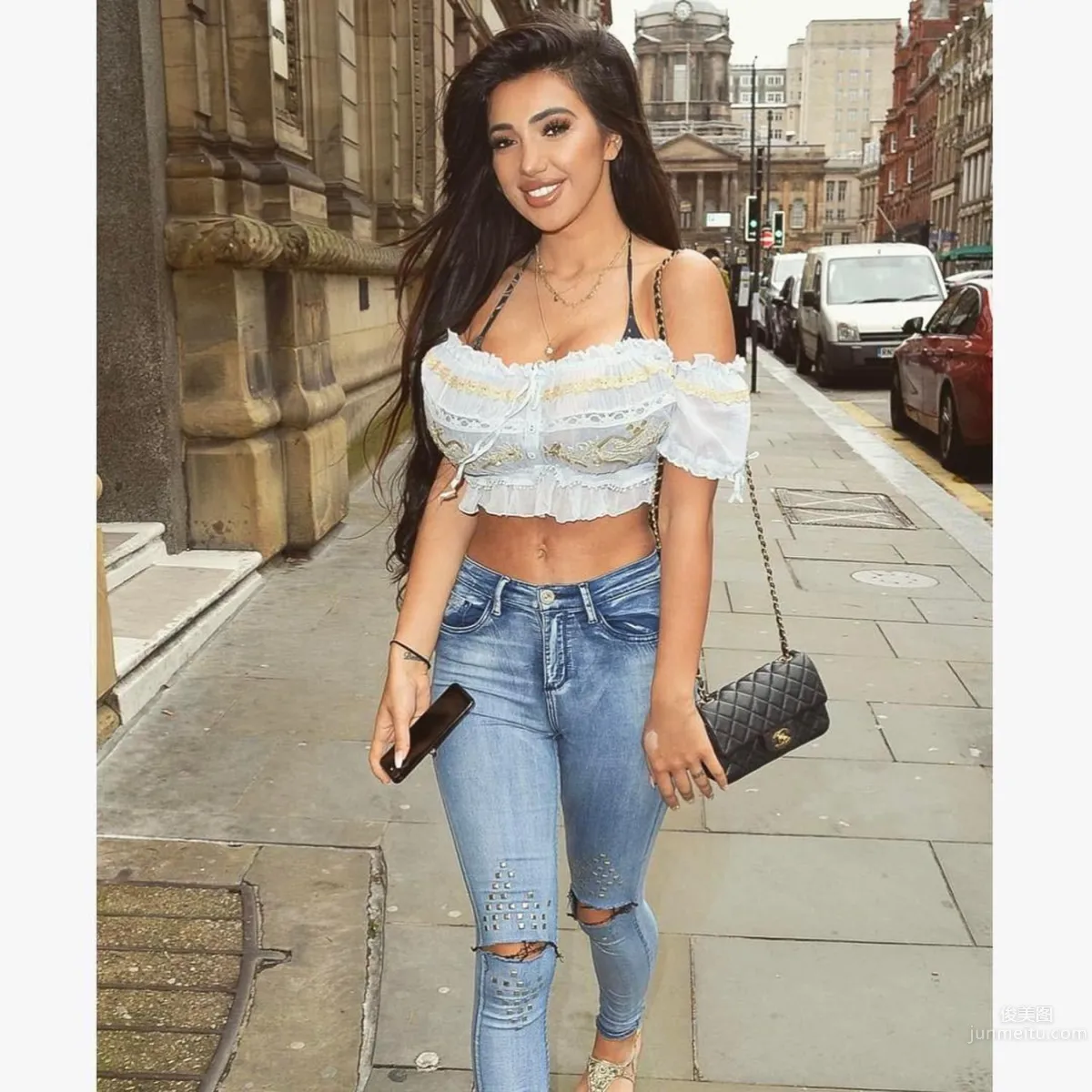 英國性感女星Chloe Khan 令人驚歎的魔鬼身材 20