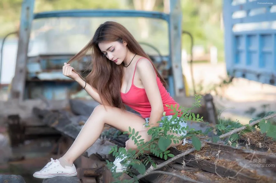 深邃美女Tanyaporn Heebkaew 田間地頭香車美女寫真 11