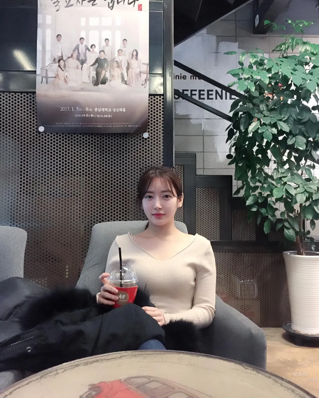 Korean Fitness Beauty Kang Su Stuns the Whole Gym the Moment She Appears photo 16