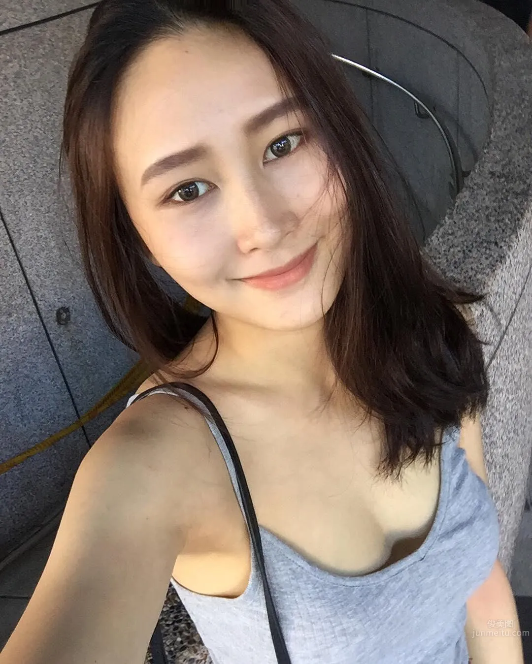 Chinese-Vietnamese Mixed-Race Beauty Gu Tingxuan, Back, Breasts and Legs, the Three Peaks photo 1