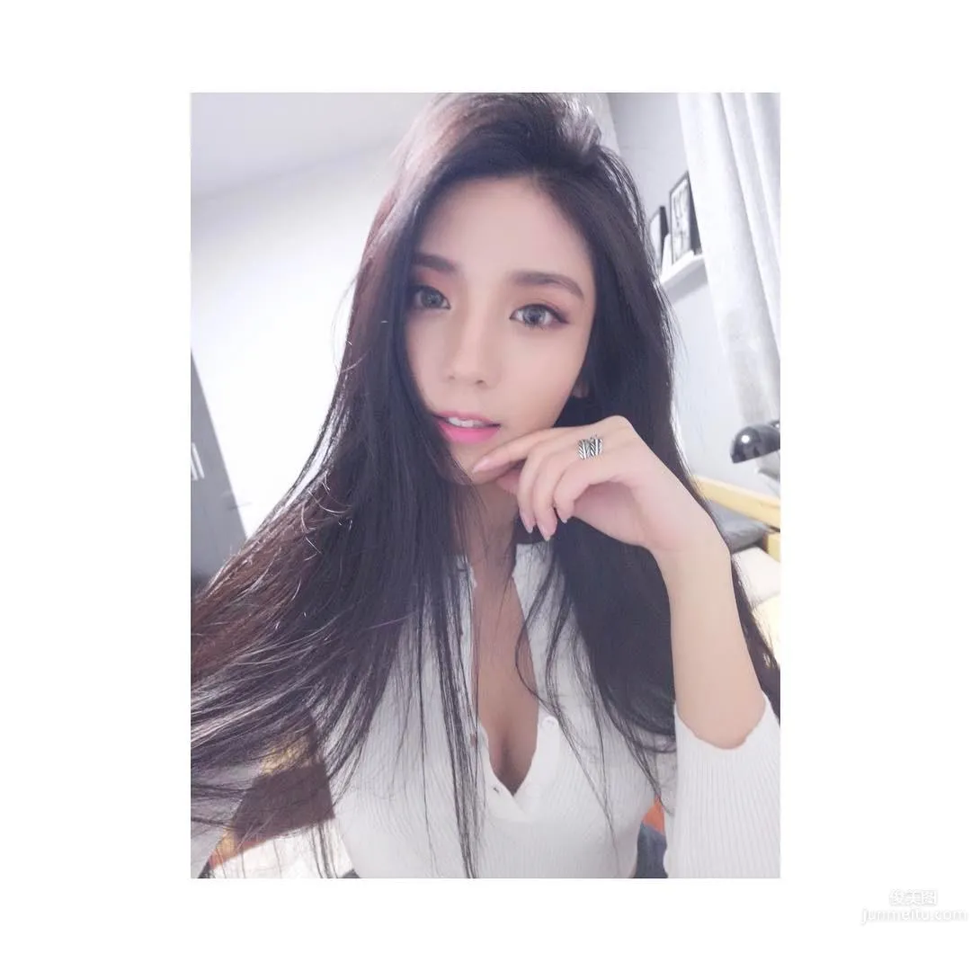 Miss Rebecca, Boyfriend's Perspective Is Too Eye-Catching photo 5