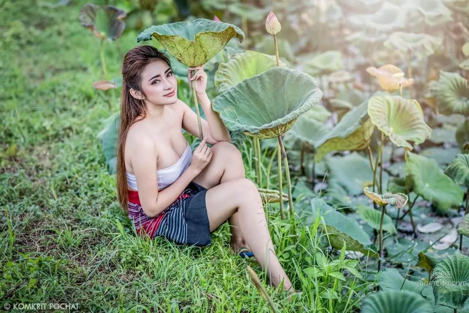深邃美女Tanyaporn Heebkaew 田間地頭香車美女寫真 18