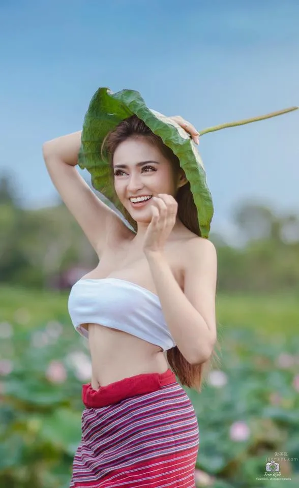 深邃美女Tanyaporn Heebkaew 田间地头香车美女写真_48
