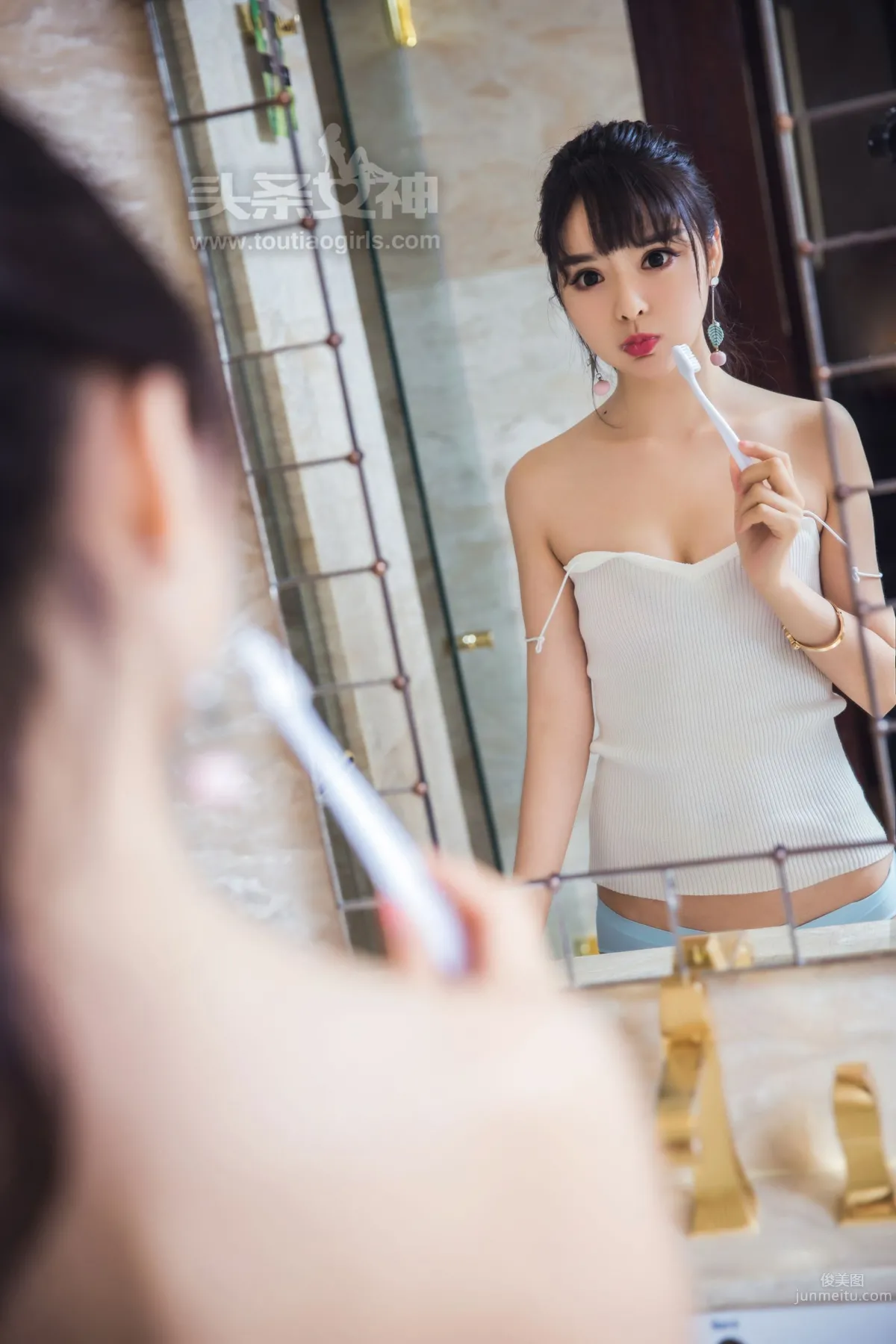 TouTiao Beauty Zhou Xiyan, Young Girl in Love with Long and Curvy Legs photo 13