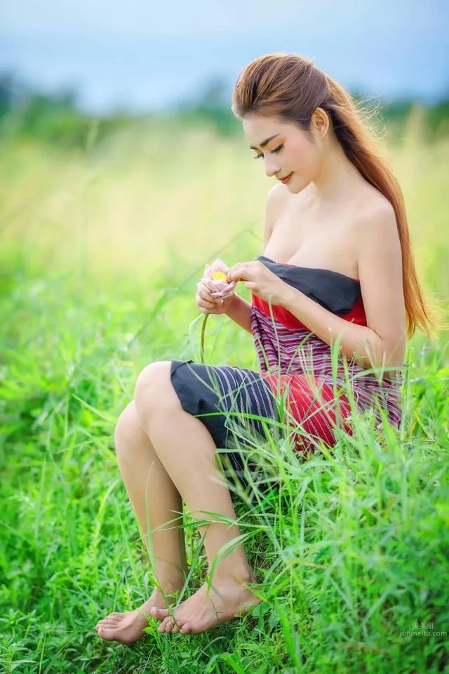 深邃美女Tanyaporn Heebkaew 田間地頭香車美女寫真 20