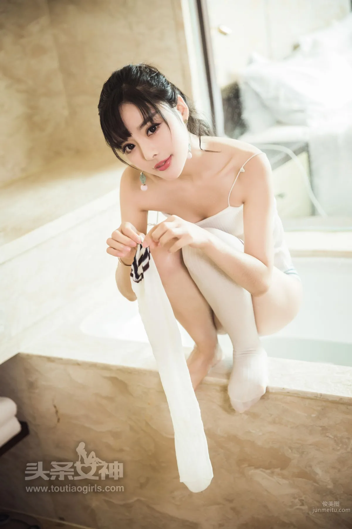 TouTiao Beauty Zhou Xiyan, Young Girl in Love with Long and Curvy Legs photo 27