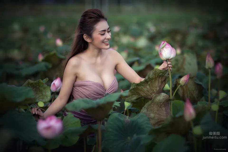 深邃美女Tanyaporn Heebkaew 田間地頭香車美女寫真 19