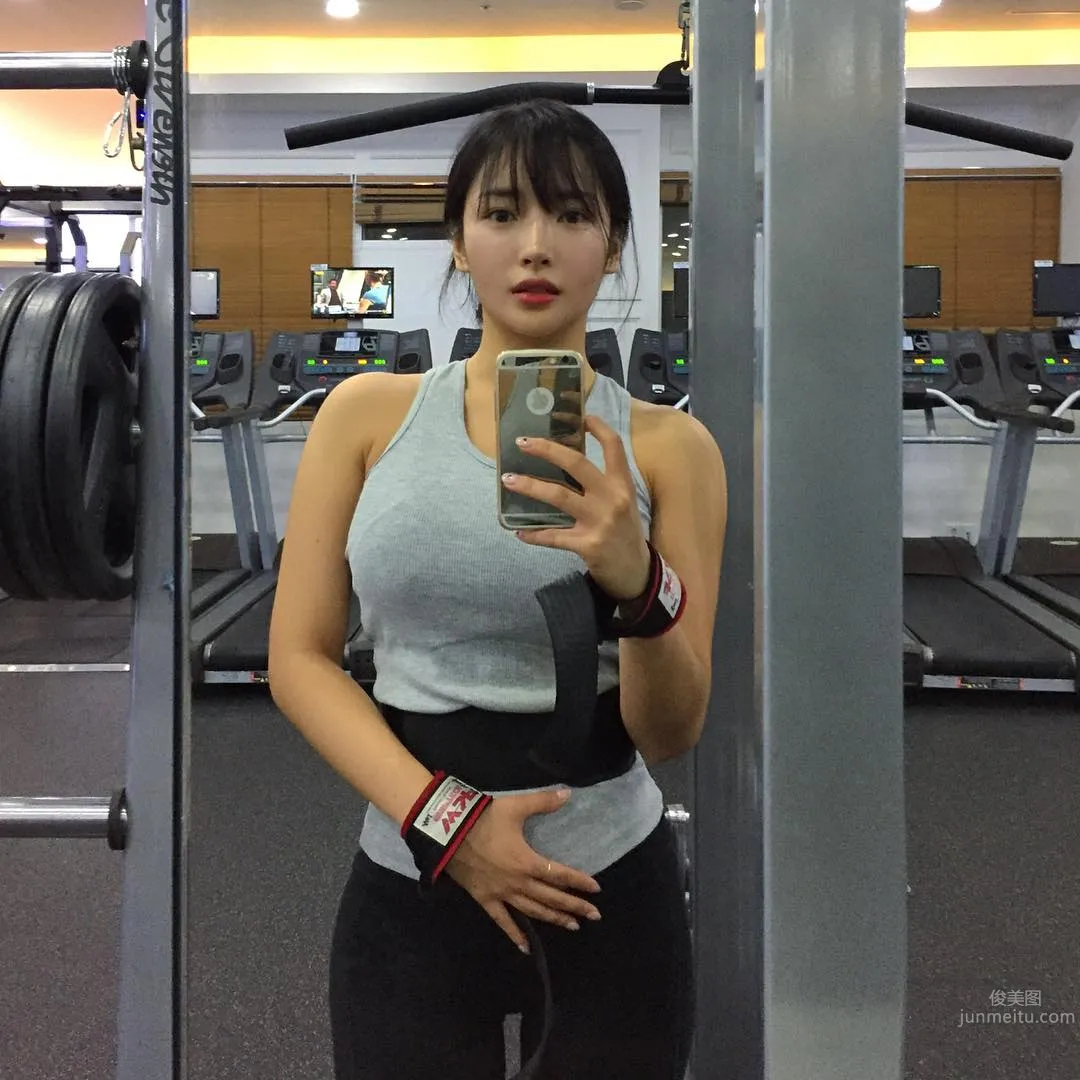 Korean Fitness Beauty Kang Su Stuns the Whole Gym the Moment She Appears photo 28
