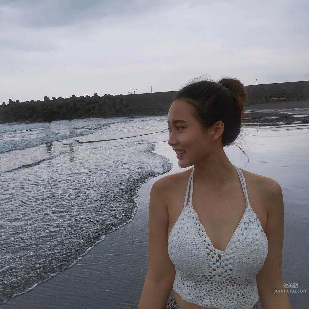 Chinese-Vietnamese Mixed-Race Beauty Gu Tingxuan, Back, Breasts and Legs, the Three Peaks photo 5
