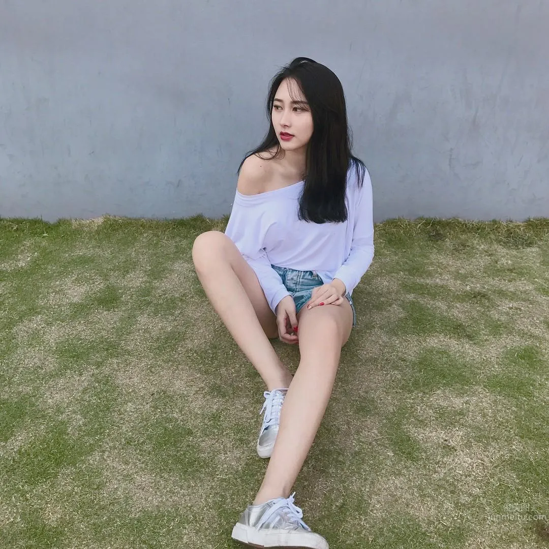 Chinese-Vietnamese Mixed-Race Beauty Gu Tingxuan, Back, Breasts and Legs, the Three Peaks photo 10