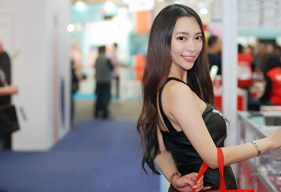 Sweet Beauty Xiaomai MaiMai, the Focus of Both Auto Shows and Game Shows photo 3