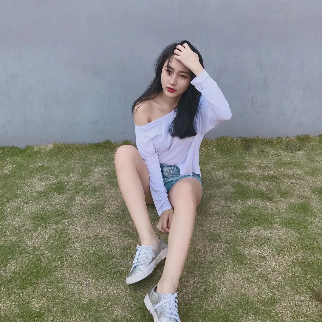 Chinese-Vietnamese Mixed-Race Beauty Gu Tingxuan, Back, Breasts and Legs, the Three Peaks photo 9