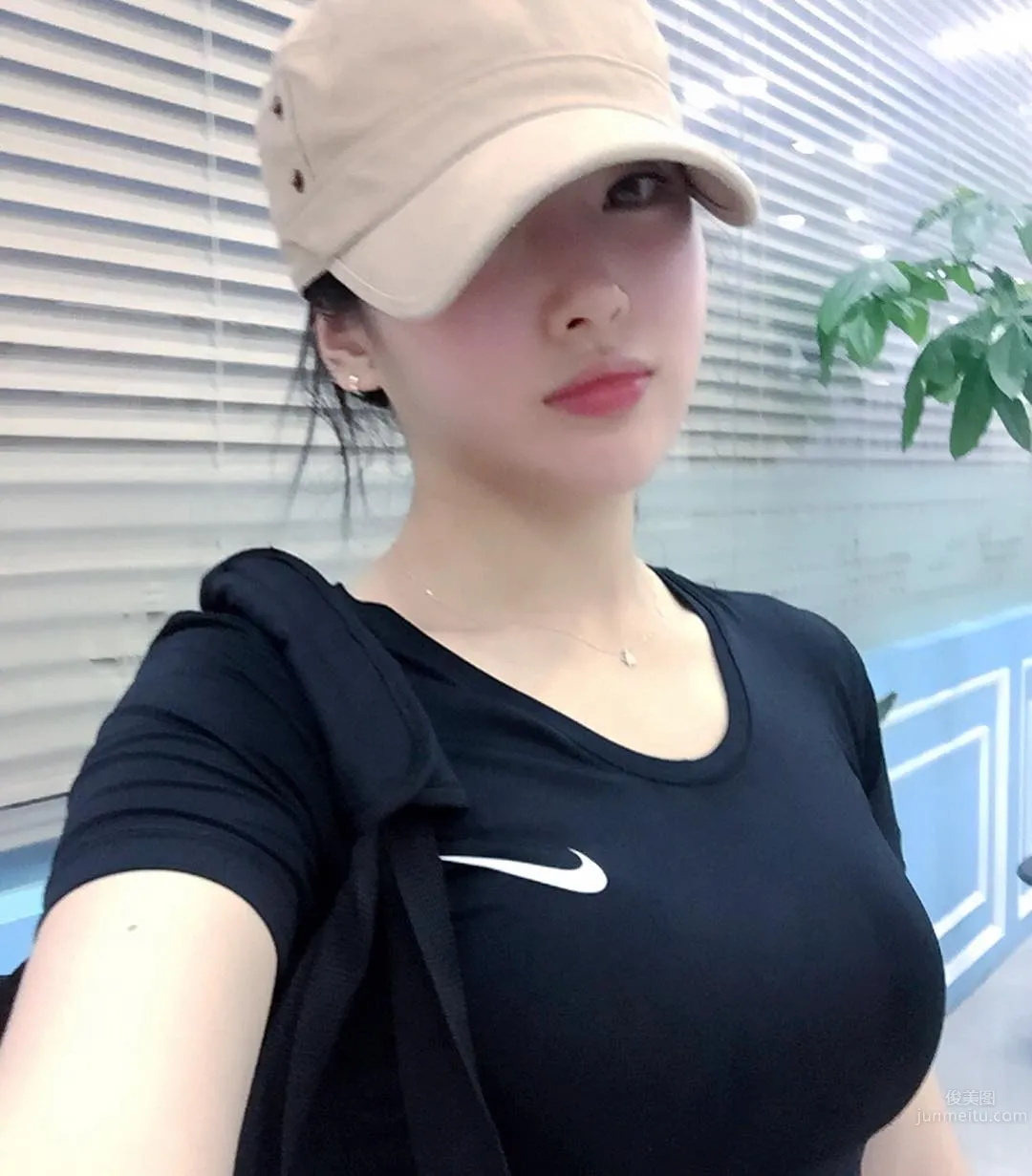 Korean Fitness Beauty Kang Su Stuns the Whole Gym the Moment She Appears photo 10