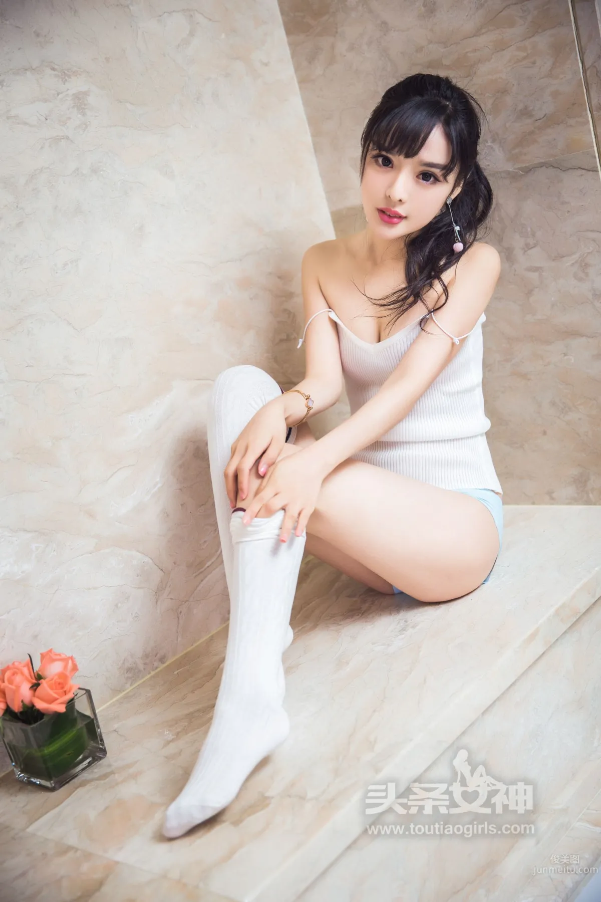 TouTiao Beauty Zhou Xiyan, Young Girl in Love with Long and Curvy Legs photo 20